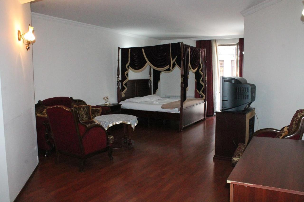 Hotel Ritsa Batumi Bagian luar foto